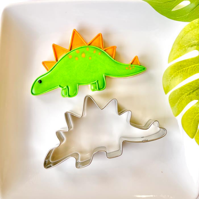 How to Decorate a Stegosaurus Sugar Cookie-Beginner Friendly Tutorial