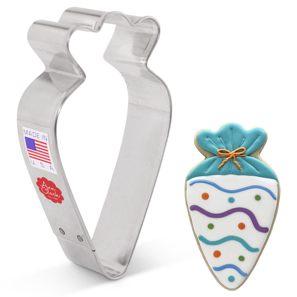 Piping Bag / Carrot Cookie Cutter