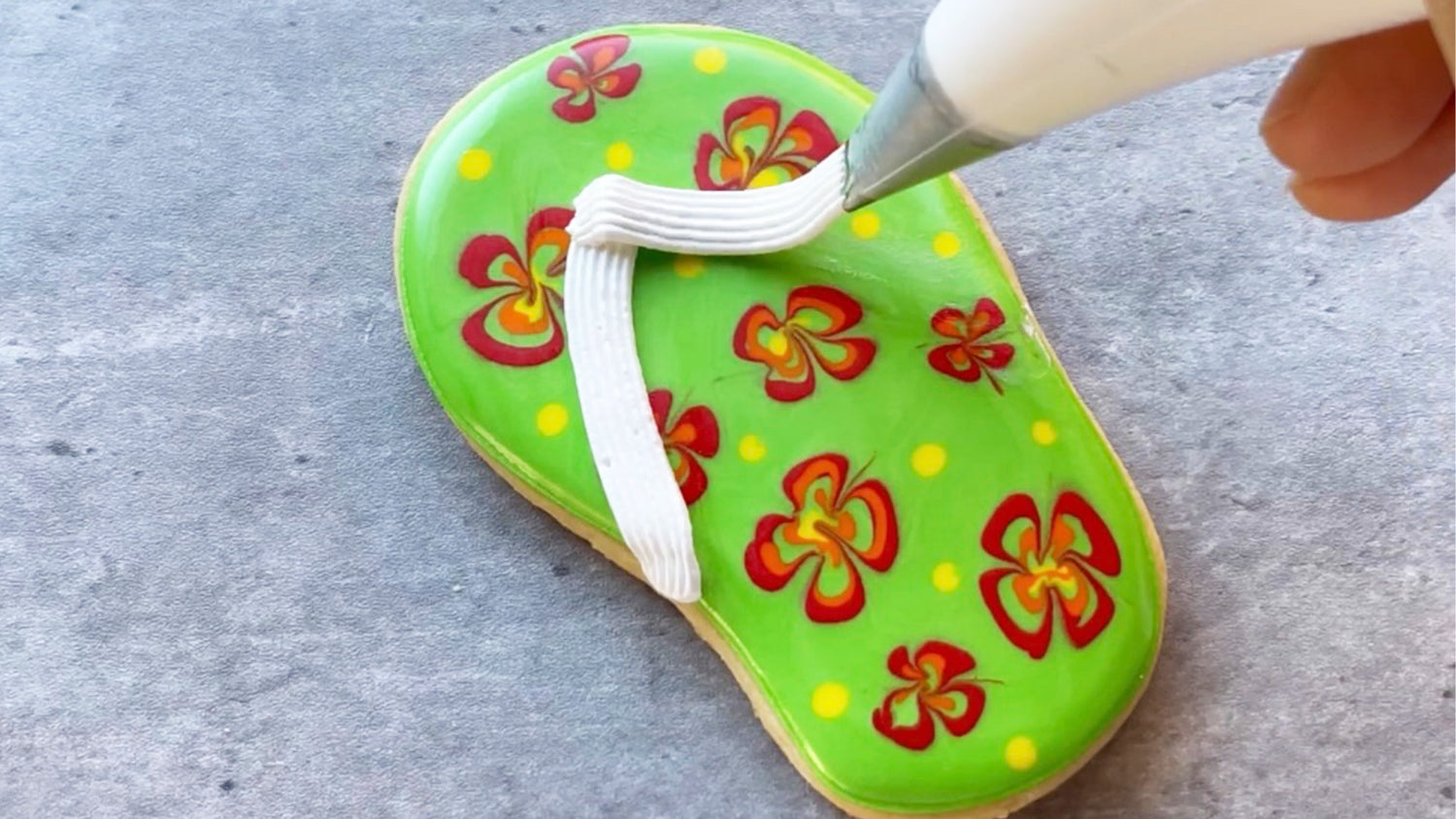 Decorating a flip flop cookie